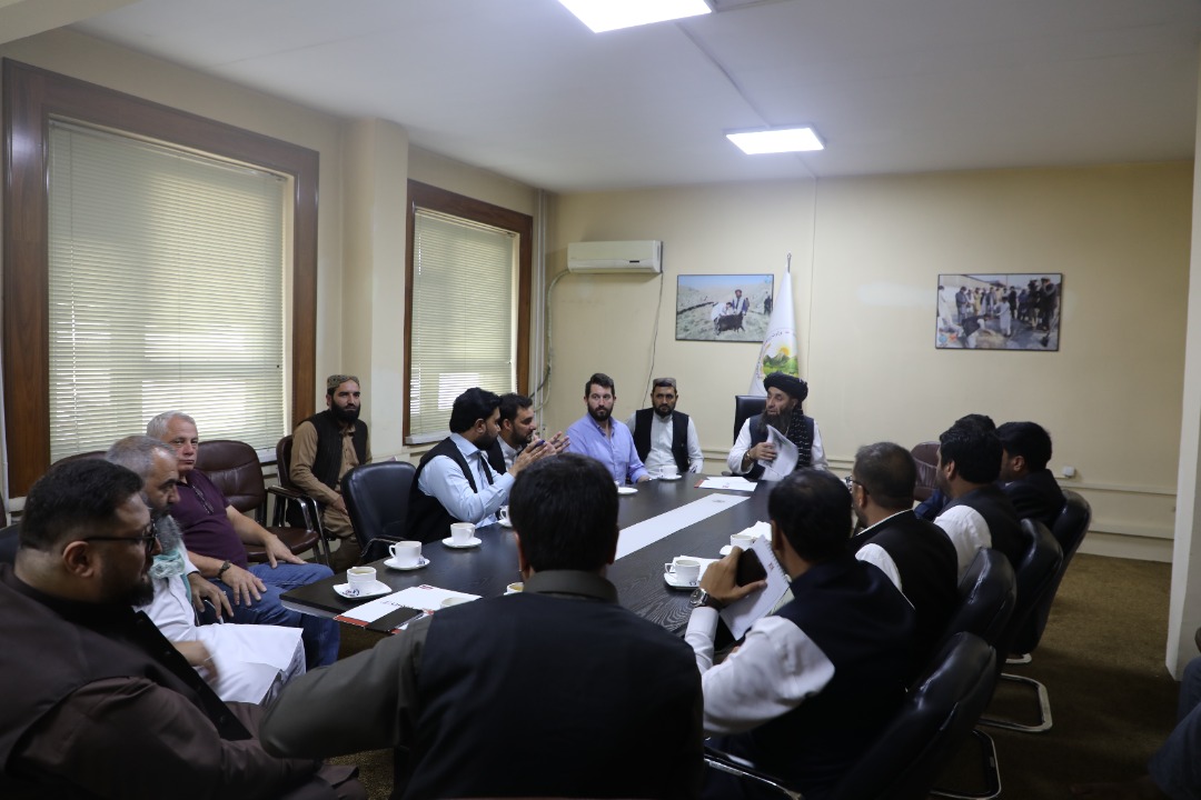 ‎د کرنۍ او مالدارۍ مرستیال د کرنیزو محصولاتو ارزښت لرونکې ځنځيري پروژې له مسولینوسره ولیدل