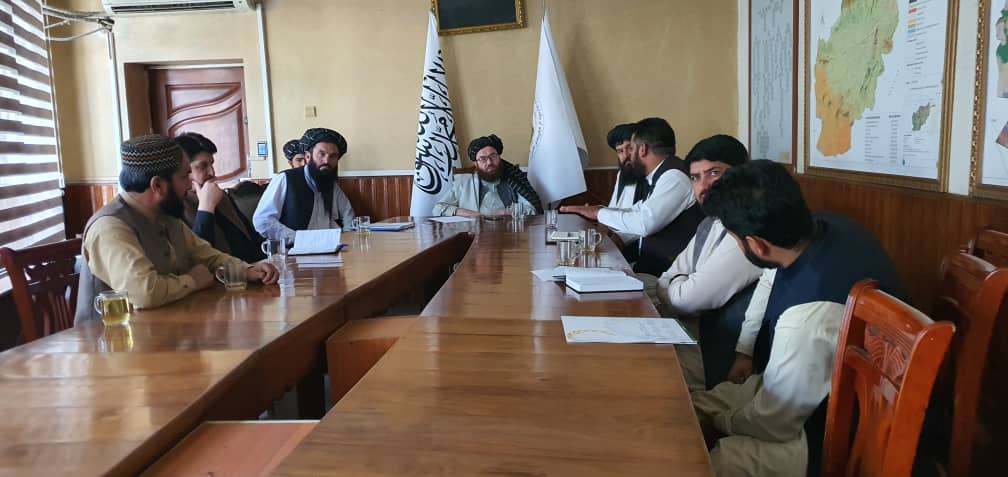 دکرنې وزارت د بوټو ساتنې رییس دکرنې سرپرست وزیر سره وکتل