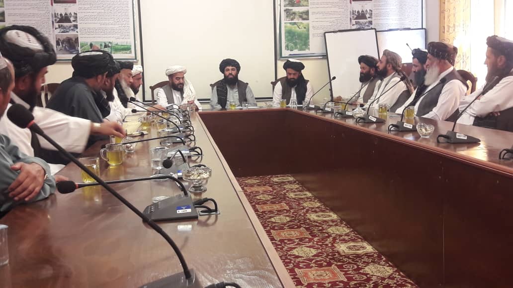 د کندهار ولایت د کرنې رییس د سوداګرۍ خونې مدیره پلاوي  سره وکتل 