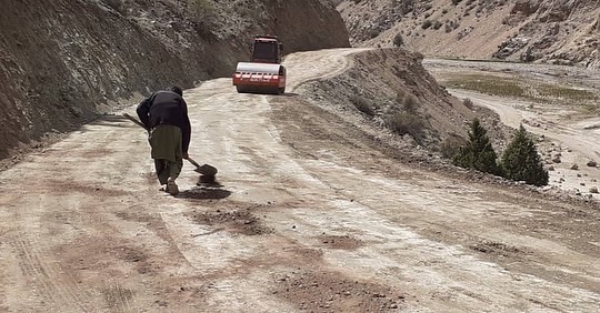 ۴۵ کیلو متر سرک در لوگر از طریق پروژه کار در مقابل غذا جغل انداز میشود