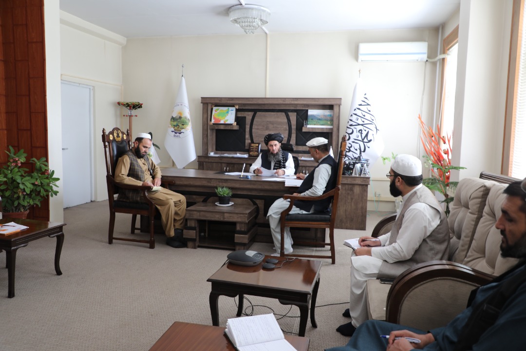 د کرنې او مالدارۍ مرستيال د بَرک پروژې له مسوول سره وکتل