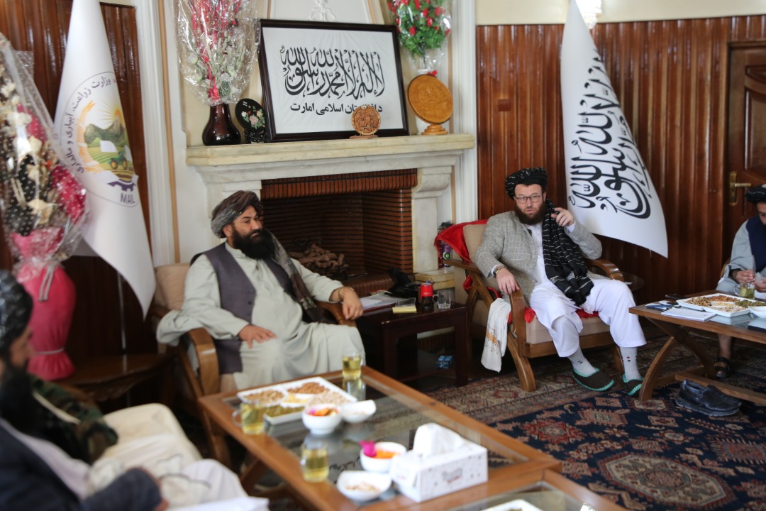 دکرنې سرپرست وزیر د کابل ښاروال سره وکتل