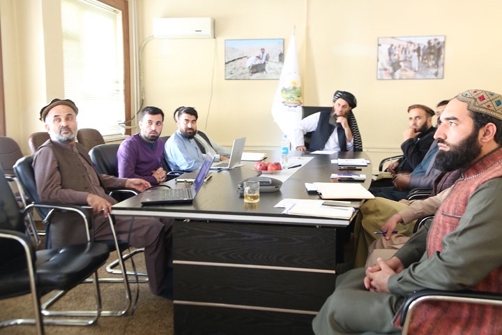 ‎دکرنې وزارت دکرنې او مالدارۍ مرستیال د دکرنې او کلیوالي پراختیا پروژې له چارواکو سره وکتل