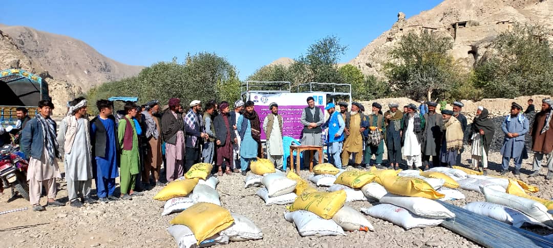 توزیع وسایل زراعتی و ‌مالداری برای دهاقین ولسوالی دره صوف پائین سمنگان 