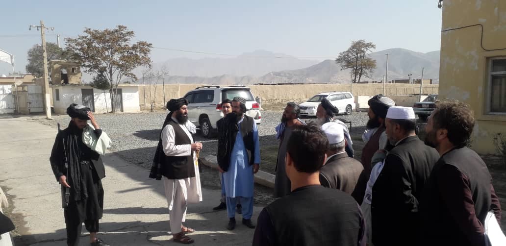 د کرنې وزارت مالي او اداري مرستیال د کابل بګرامۍ کې د چرګانو روزنې فارم څخه لیدنه وکړه