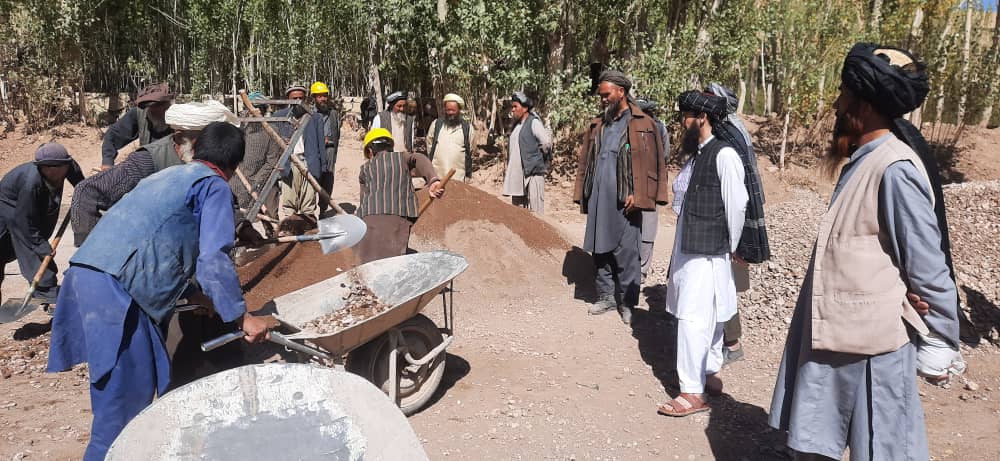 ریس زراعت سمنگان از  کار پروژه CHA در ولسوالی رویدوآب  نظارت کرد