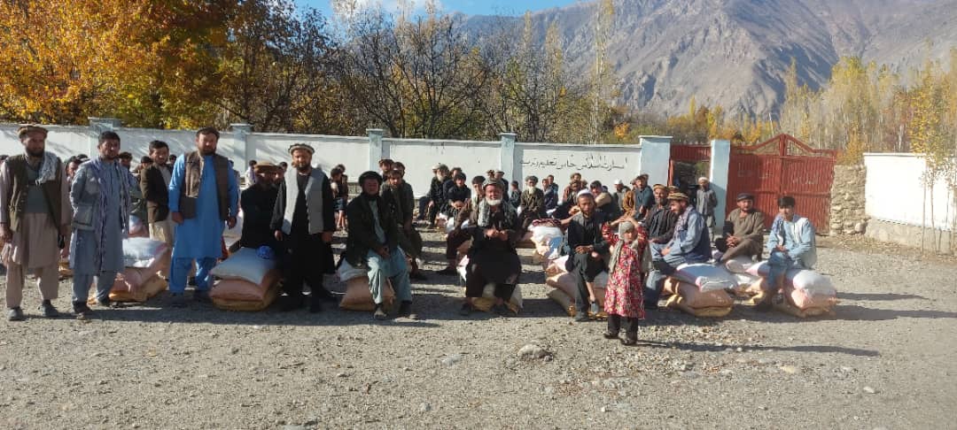 برای ۲۵۱ دهقان در ولسوالی وردوج  بدخشان کود کیمیاوی و تخم‌ بذری گندم توزیع می‌شود