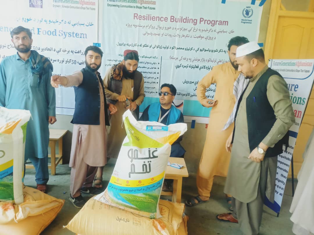 ۷۵ متریک تُن تخم بذری گندم و کود کیمیاوی در ولسوالی پاتو ولایت دایکندی توزیع شد