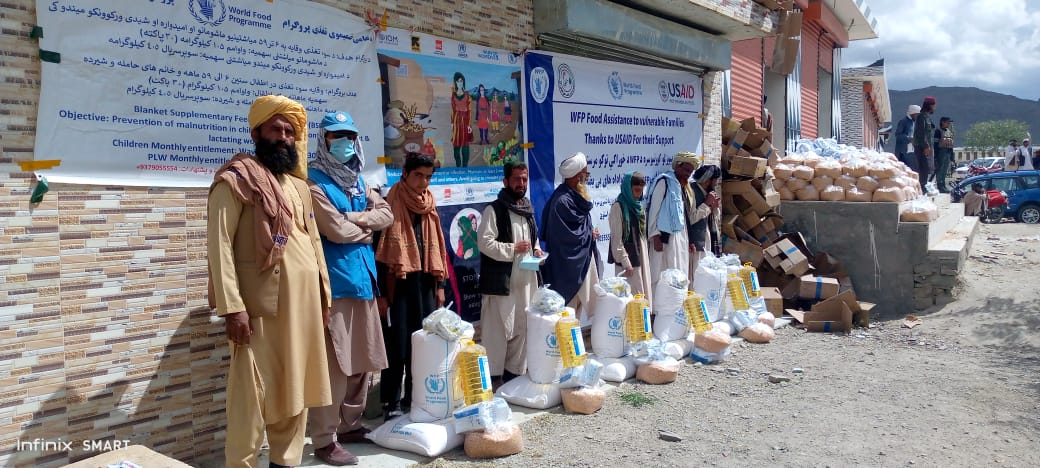 د پکتیکا د اتو ولسوالیو په څه باندې ۲۱ زره اړمنو کورنیو خوراکي توکي ووېشل شول