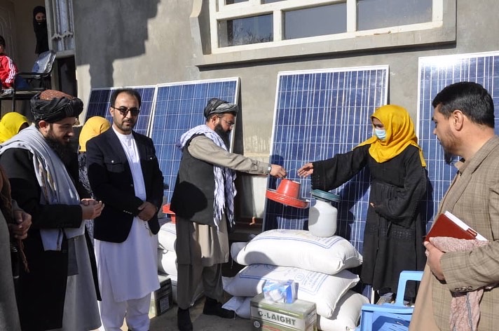 برای ۱۲۰ تن از شاگردان بخش حرفه در جوزجان وسایل مرغداری توزیع گردید