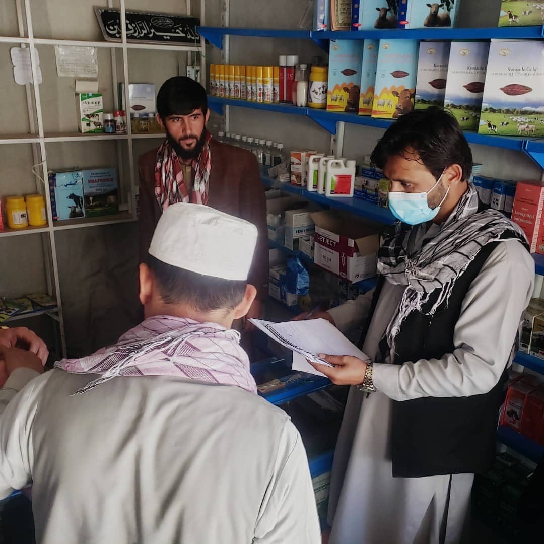 نظارت و بررسی از جریان فعالیت ادویه فروشی‌های زراعتی شهر فیض‌آباد