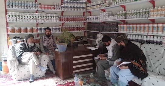 نظارت از  کار فروشنده گان چوچه مرغ و دانه مرغ در فاریاب 