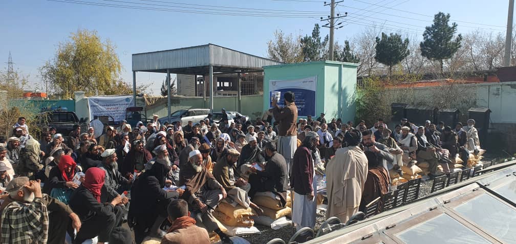 توزیع تخم بذری و کود کیماوی برای ۱۵۷ دهقان ولسوالی قره‌باغ کابل 