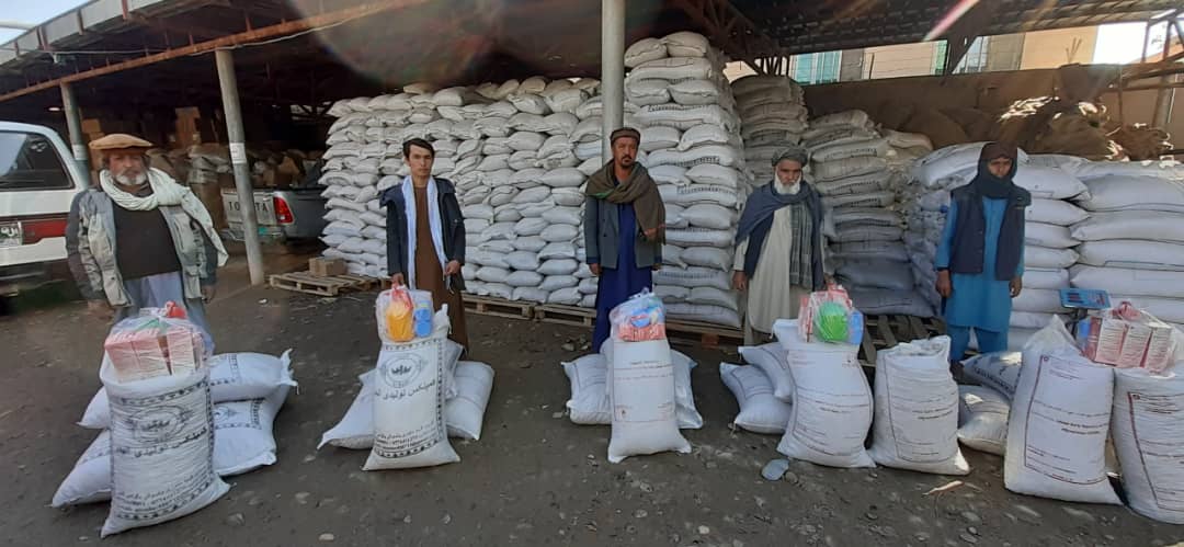 توزیع بسته‌های خوراکه حیوانی برای نزدیک به ۱۰۰ تن از باشنده‌های شهر پلخمری