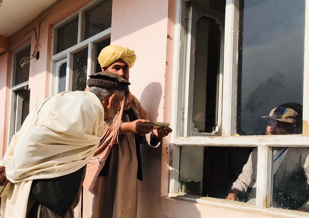 توزیع پول نقد برای  دو هزار دهقانان در پروان