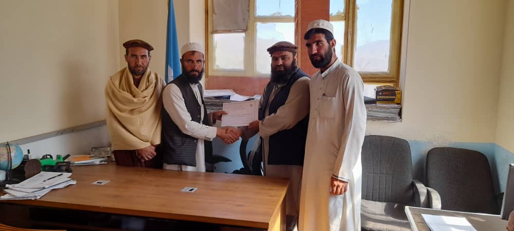 دلوګر ولایت ازرې ولسوالۍ د کرنيزو خدماتو مديريت او کثيرالرشتوى انسټيټيوټ ترمنځ ګډ هوکړه لیک لاسلیک شو