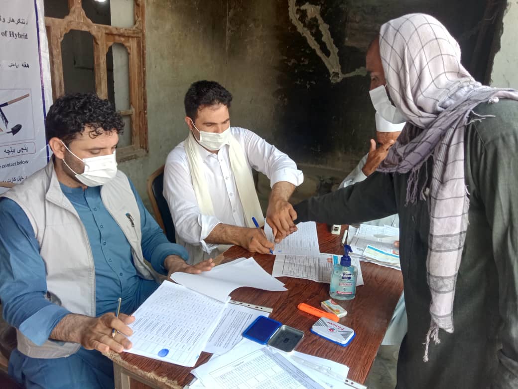 ننګرهار کې له ۵۷۲ مالدارانو سره د څارویو د خوراکي توکو مرسته وشوه