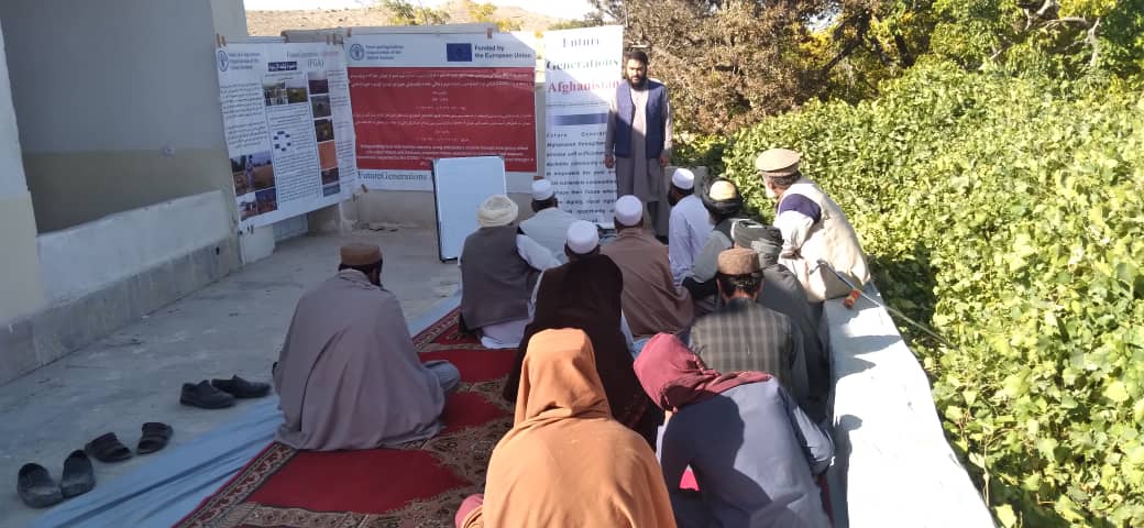 لوګر کې بزګرانو ته د غنمو کرکیلې اړونده لازمې لارښوونې کېږي