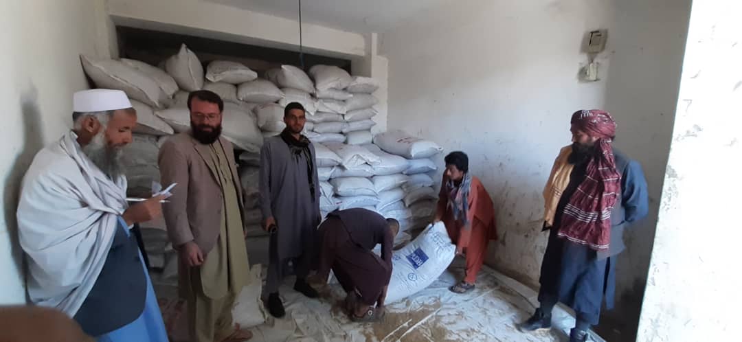 میدان وردګو کې له یوشمېر مالدارانو سره مرستې وشوې