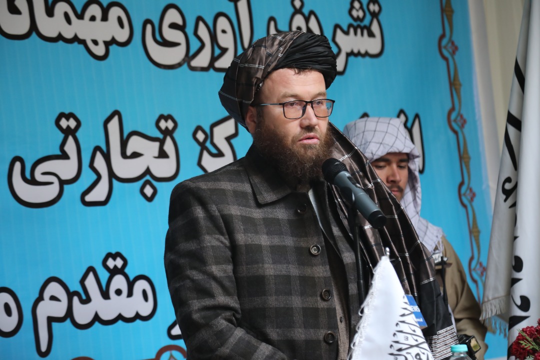 دکرنې سرپرست وزیر له خوا د درمل پلورنې او سوداګریز مرکز پرانیسته