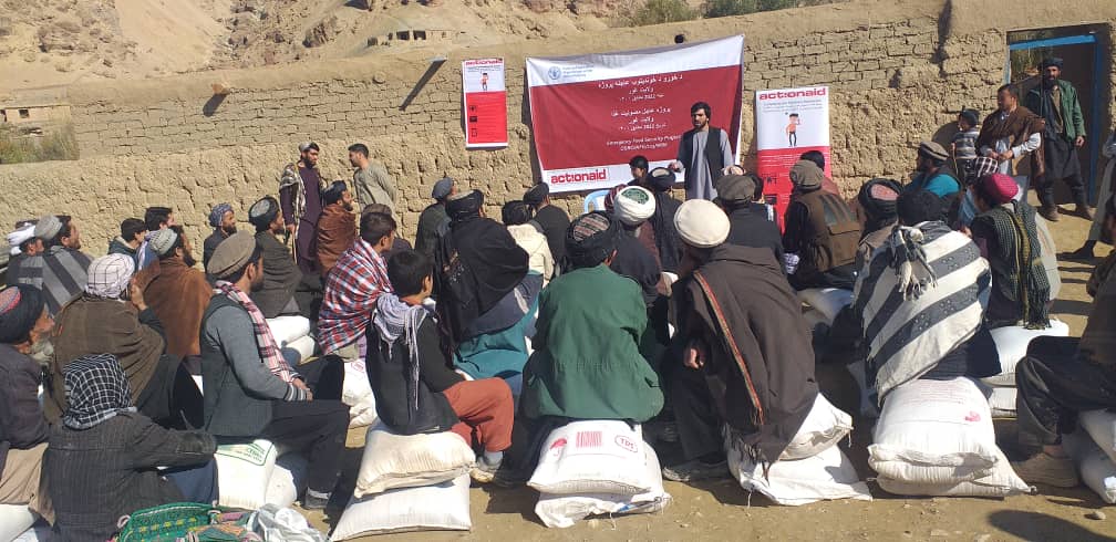 توزیع گندم اصلاح شده و کود کیمیاوی در ولسوالی چهار سده غور 