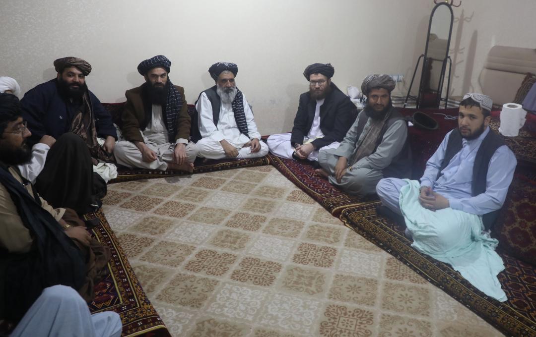 دکرنې وزیر د غزني امنیه قومندان سره وکتل