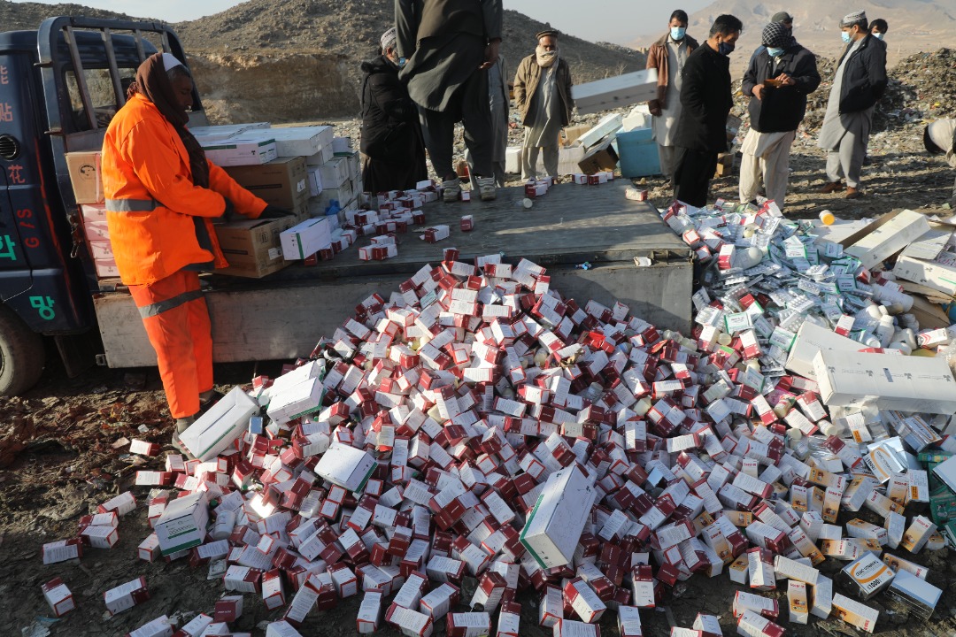 کابل کې څه باندې پنځه ټنه تاریخ تېر او بې کیفیته درمل او واکسینونه له منځه یووړل شول