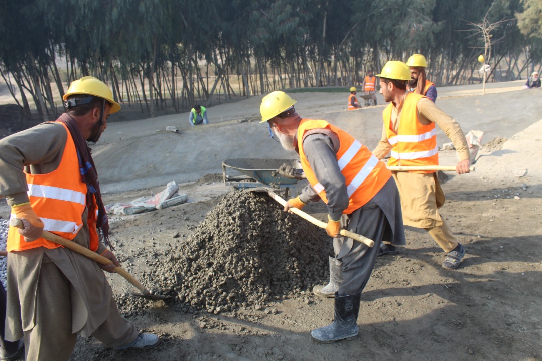 د ننګرهار کانال ریاست: د لوی نهر د تخریب شویو سیمو د بیارغونې چارې روانې دي