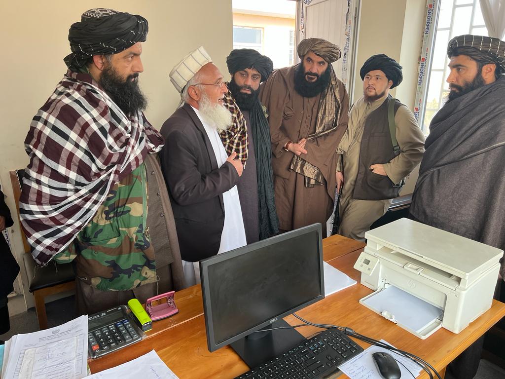 د کندز والي د شېرخان بندر د قرنطین مرکز څخه لیدنه وکړه