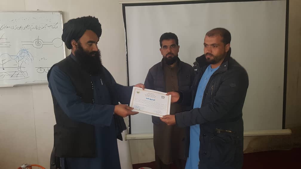 پروان کې یوشمېر بزګران وروزل شول