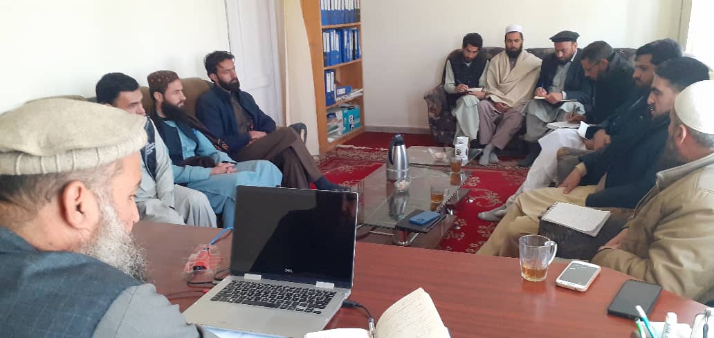 د ملګرو ملتونو د خوړو او کرنې ادارې د جنوبي زون پلاوی د لوګر دکرنې ریاست چارواکو سره وکتل