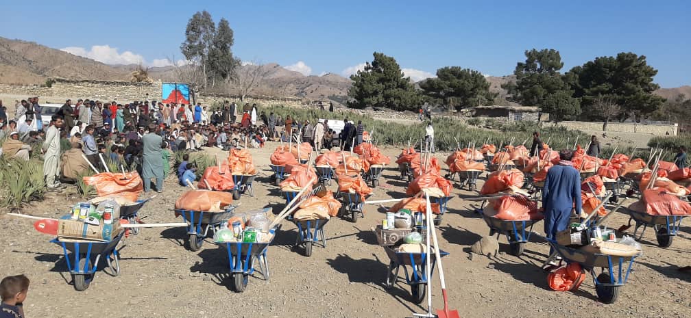 خوست کې پر ۷۰ کورنیو کرنیزې بستې ووېشل شول