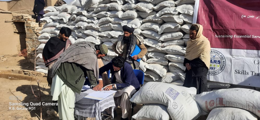 توزیع خوراکه حیوانی برای ۹۴۱ مالدار در ولایت میدان وردک 