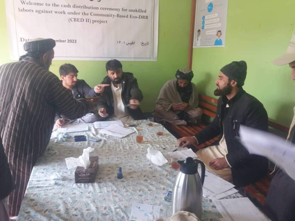 از طریق برنامه کار در مقابل پول برای ۲۵۵ تَن در سمنگان پول نقد توزیع شد