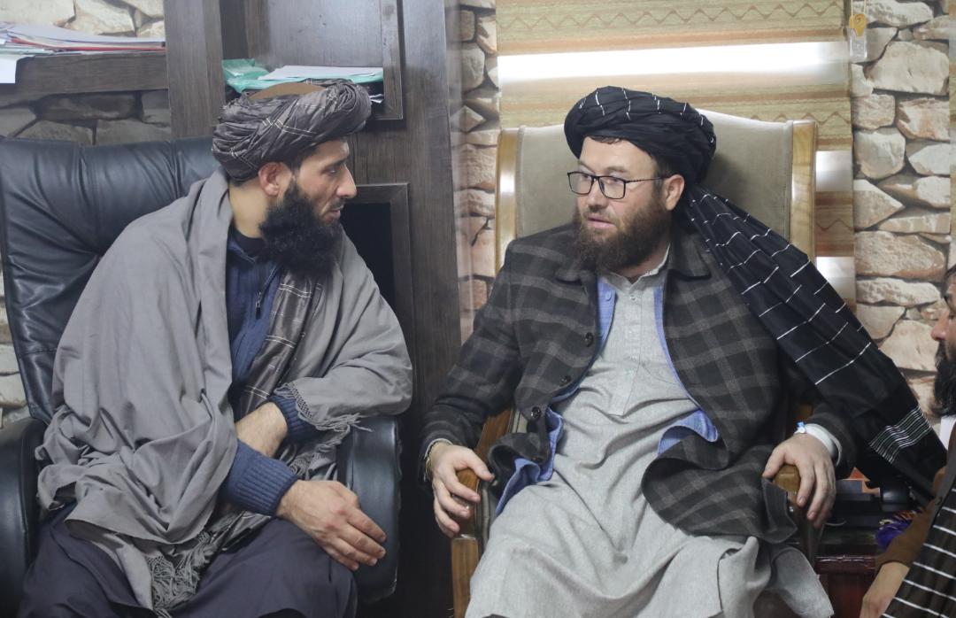 دکرنې وزیر د فاریاب له دولتي چارواکو سره وکتل