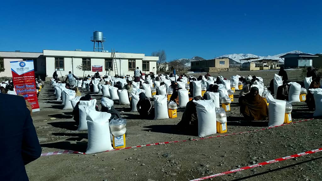 برای ۳۵۰ فامیل بیبضاعت در ولسوالی خاکجبار ولایت کابل مواد غذایی توزیع شد