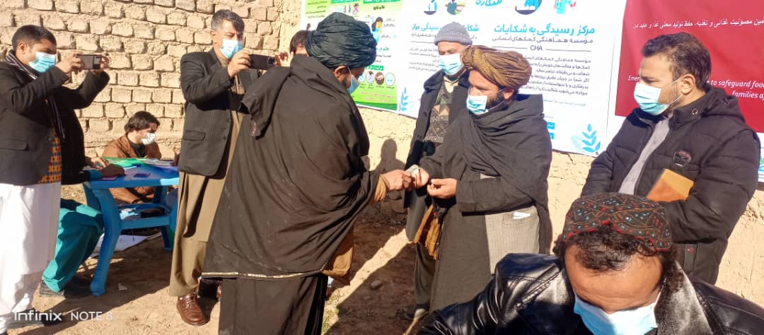 توزیع پول نقد برای یک‌هزار تَن از فامیل‌های بی‌بضاعت در ولسوالی قادس ولایت سمنگان