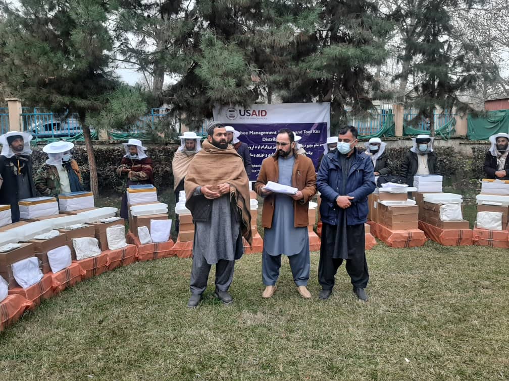 د کندز خان آباد ولسوالی کې د شاتو مچیو ټولنو سره مرستې وشوې