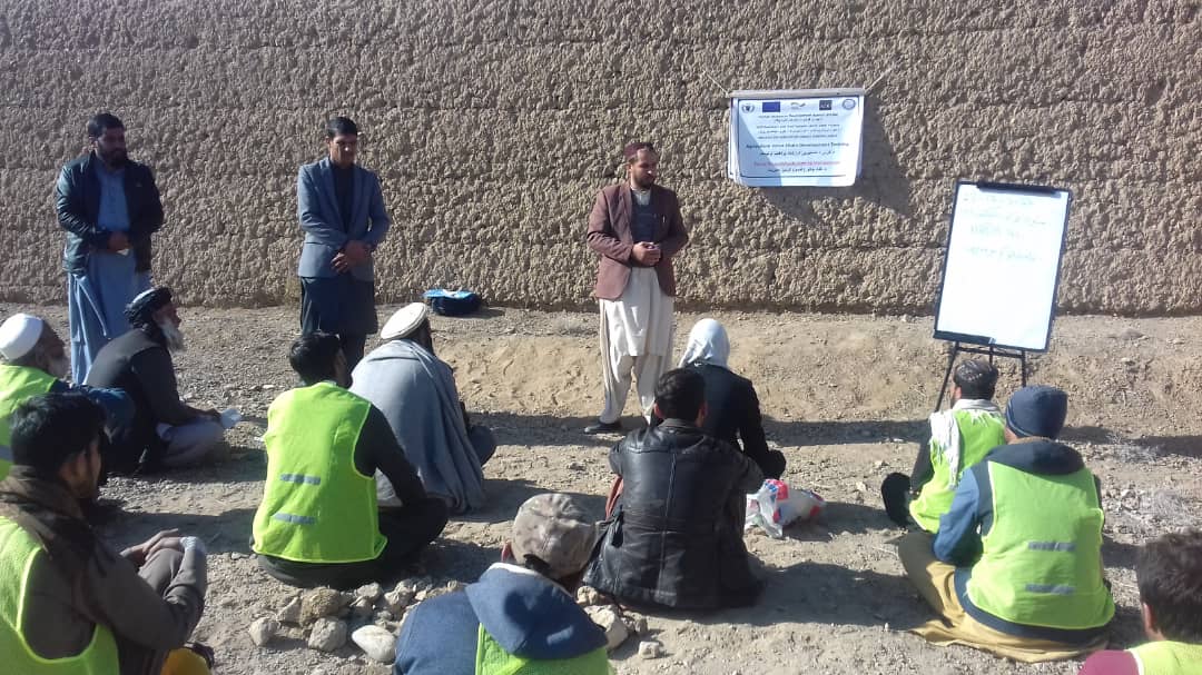 د لوګر محمدآغې کې یوشمېر بزګران وروزل شول