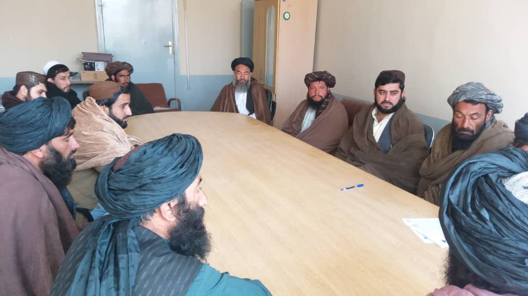 هلمند کې د کرنیزو درمل پلورونکو او کاروباریانو سره ناسته وشوه