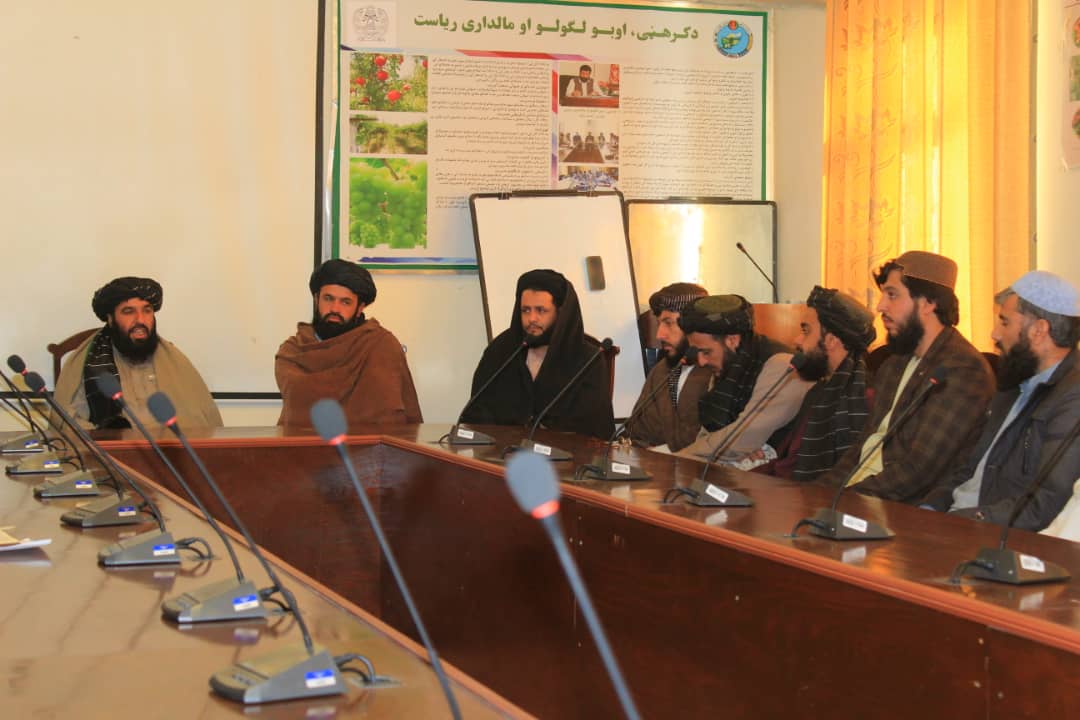 دکندهار دکرنې رییس: د مراجعینو ستونزې باید له خنډ او ځنډ پرته حل شي