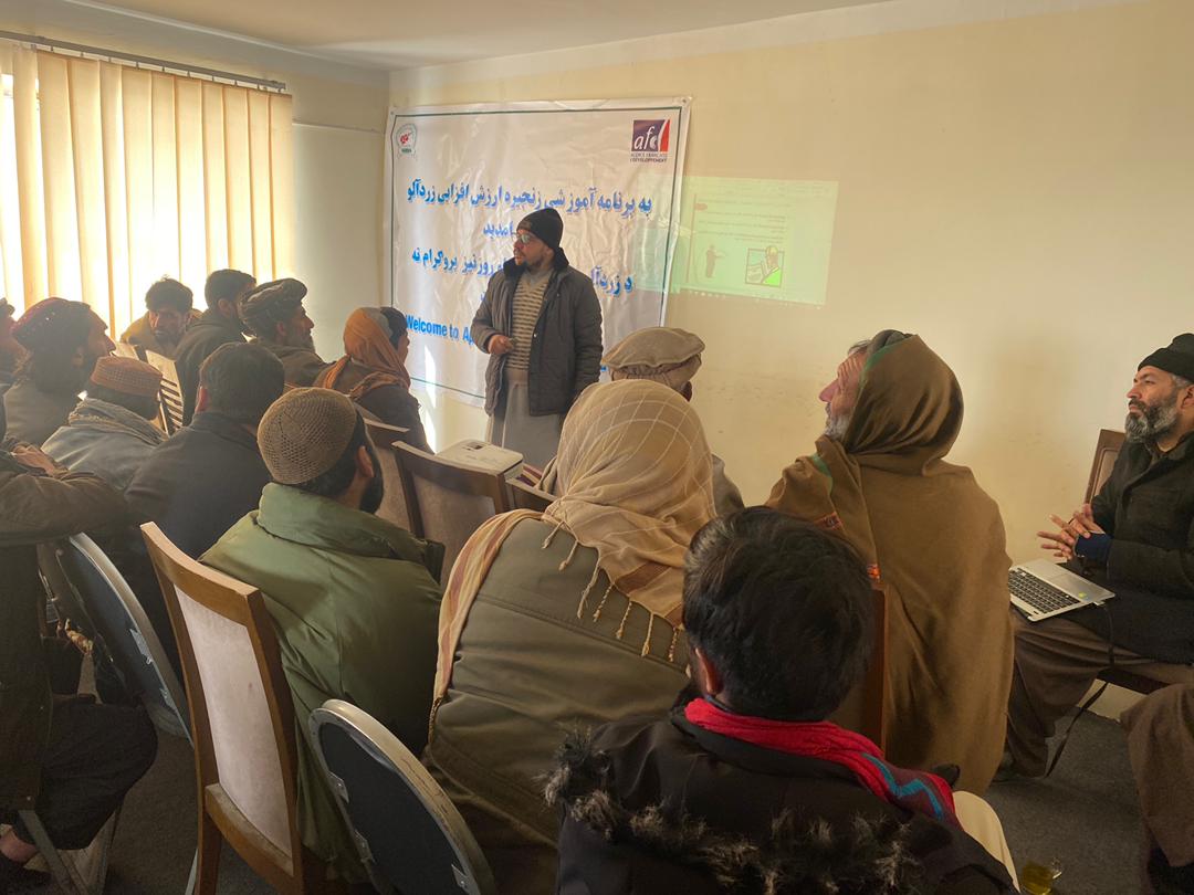 راهاندازی برنامه آموزشی برای باغداران زردآلو در پغمان