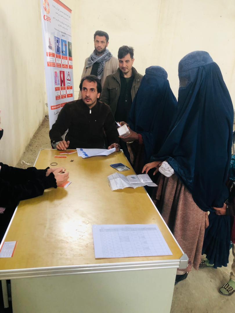 توزیع پول نقد برای صد خانوادههای  در ولسوالی تگاب ولایت کاپیسا