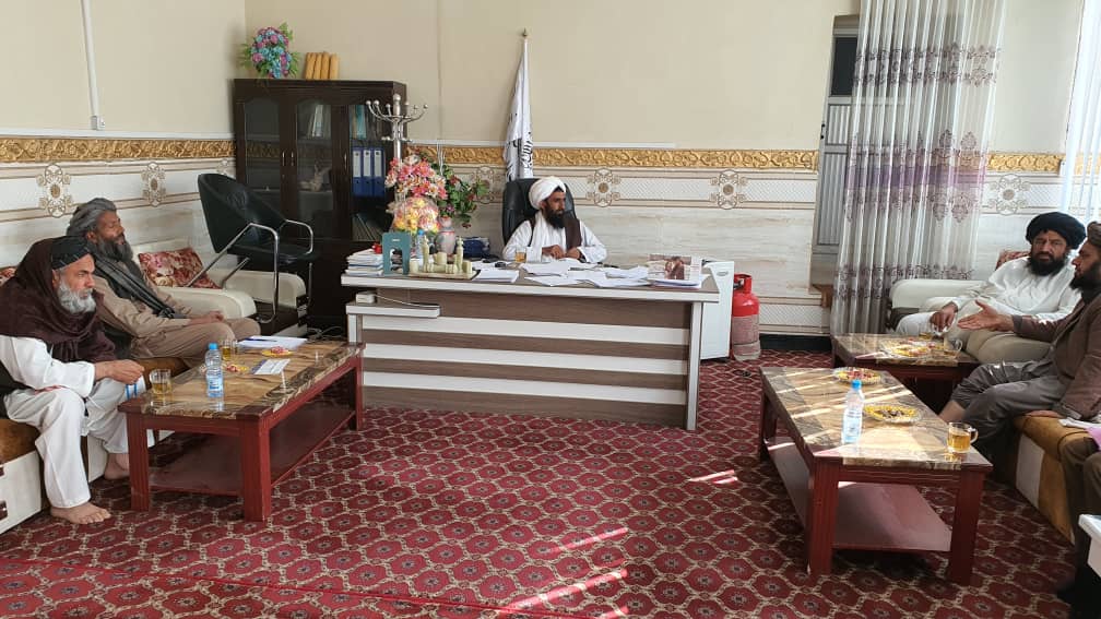 د کرنې وزارت مالي او حسابي رییس او ورسره مل پلاوی د هلمند دکرنې رییس سره وکتل 