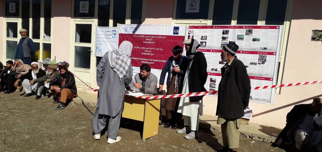 به ۵۰۰ مالدار در ولایت پنجشیر خوراکه حیوانی و تخم شبدر توزیع شد