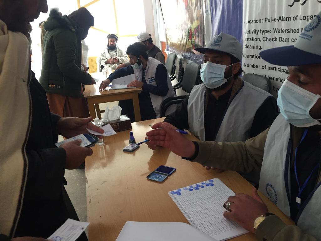 لوګرکې نږدې ۶۵۰ کسانو ته د کار زمینه برابره شوې ده