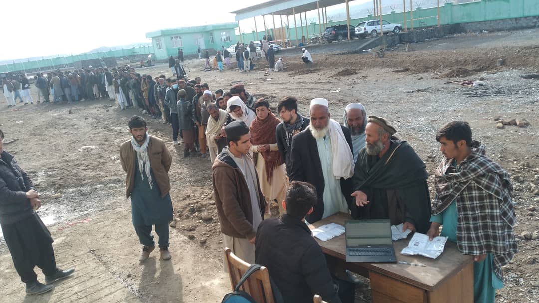 توزیع پول نقد برای ۱۵۰۰ تن از کاریگران ولایت لوگر