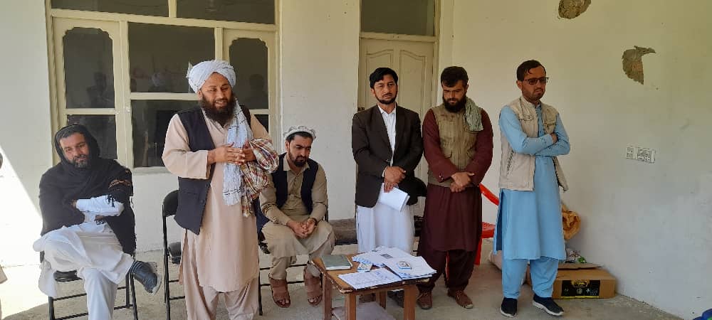 د لغمان دوو ولسواليو کې پر ۶۰ بزګرانو د سبو تخمونه او کيمياوي سرې ووېشل شول