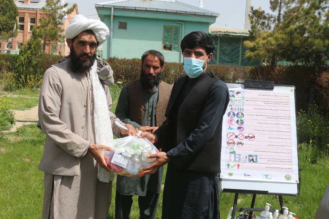 پکتیا کې پر ۱۲ کسانو د حفظ الصحې توکي ووېشل شو