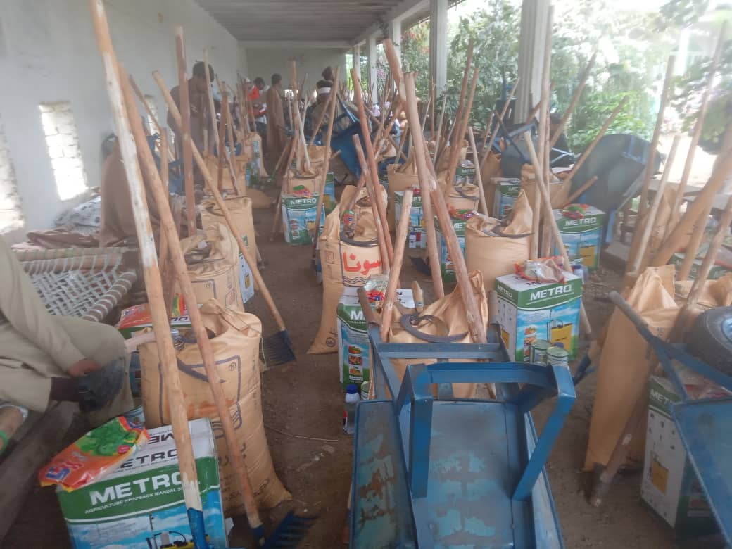 د ننګرهار ګوشتې کې پر ۸۰ کروندګرو کرنيز توکي او د سبو تخمونه ووېشل شول